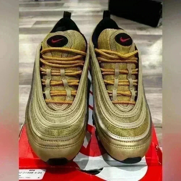 Air Max 97 OG size 8 varsity metallic gold varsity red with box pre owned - Picture 3 of 5